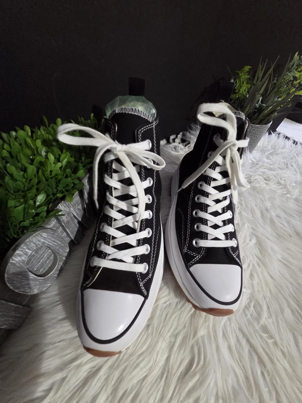 Converse Run Star Black/white High-Top Platform Sneakers. Size 9.5 Women 7.5 Men